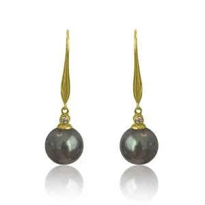 18kt Yellow Gold Black Pearls dangling Earrings