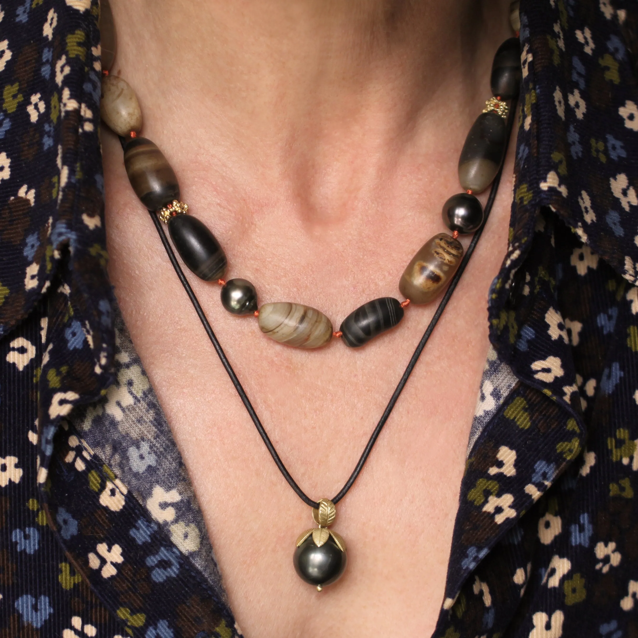 A Banded Agate   Tahitian Pearl Necklace