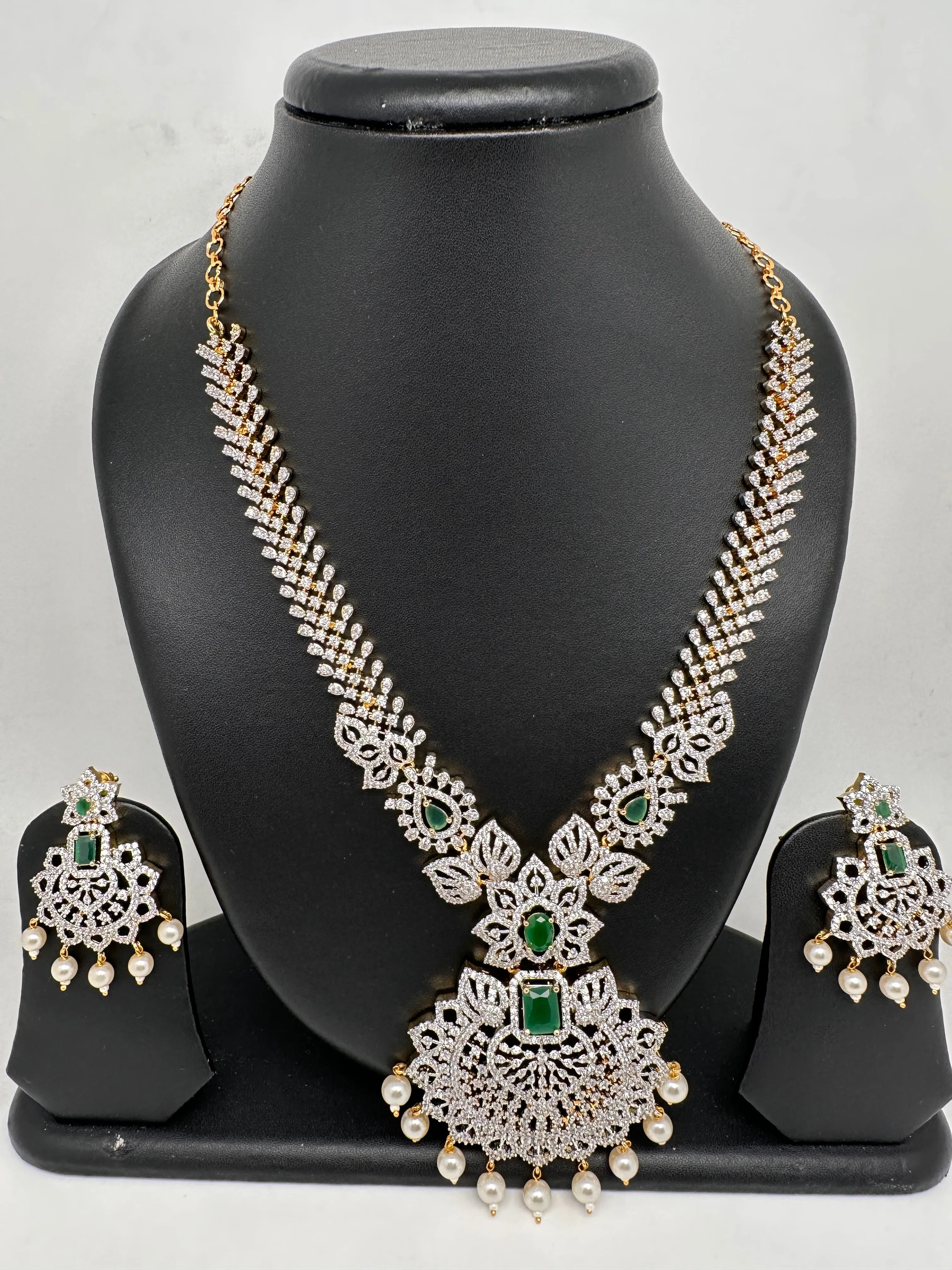 AD Diamond Finish Color Stone Short Necklace