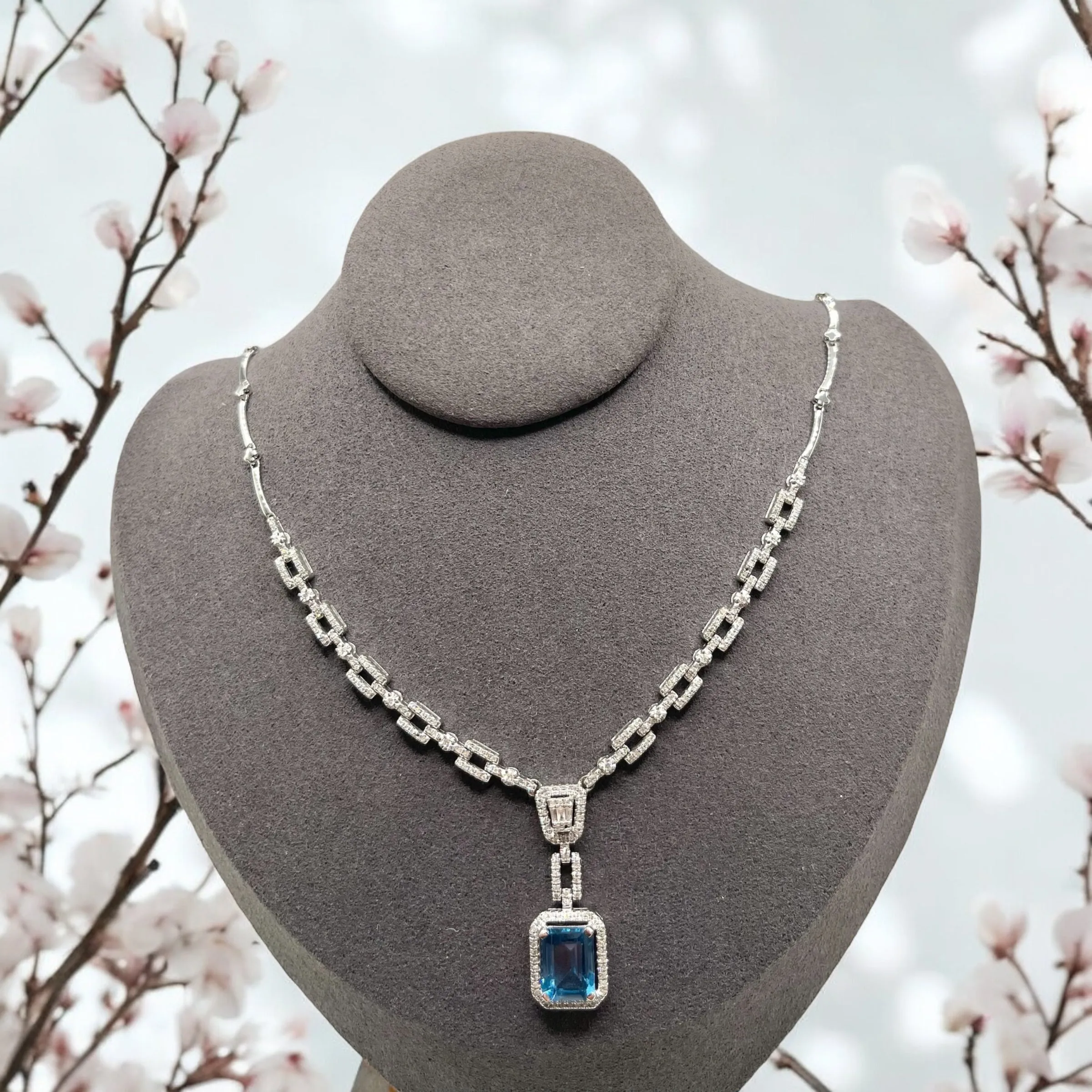 AQUAMARINE NECKLACE