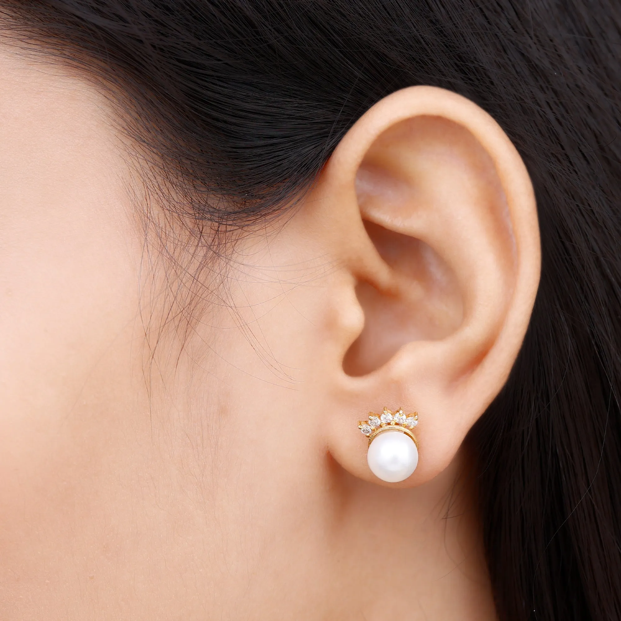 Crown Freshwater Pearl Stud Earring with Shiny Diamond