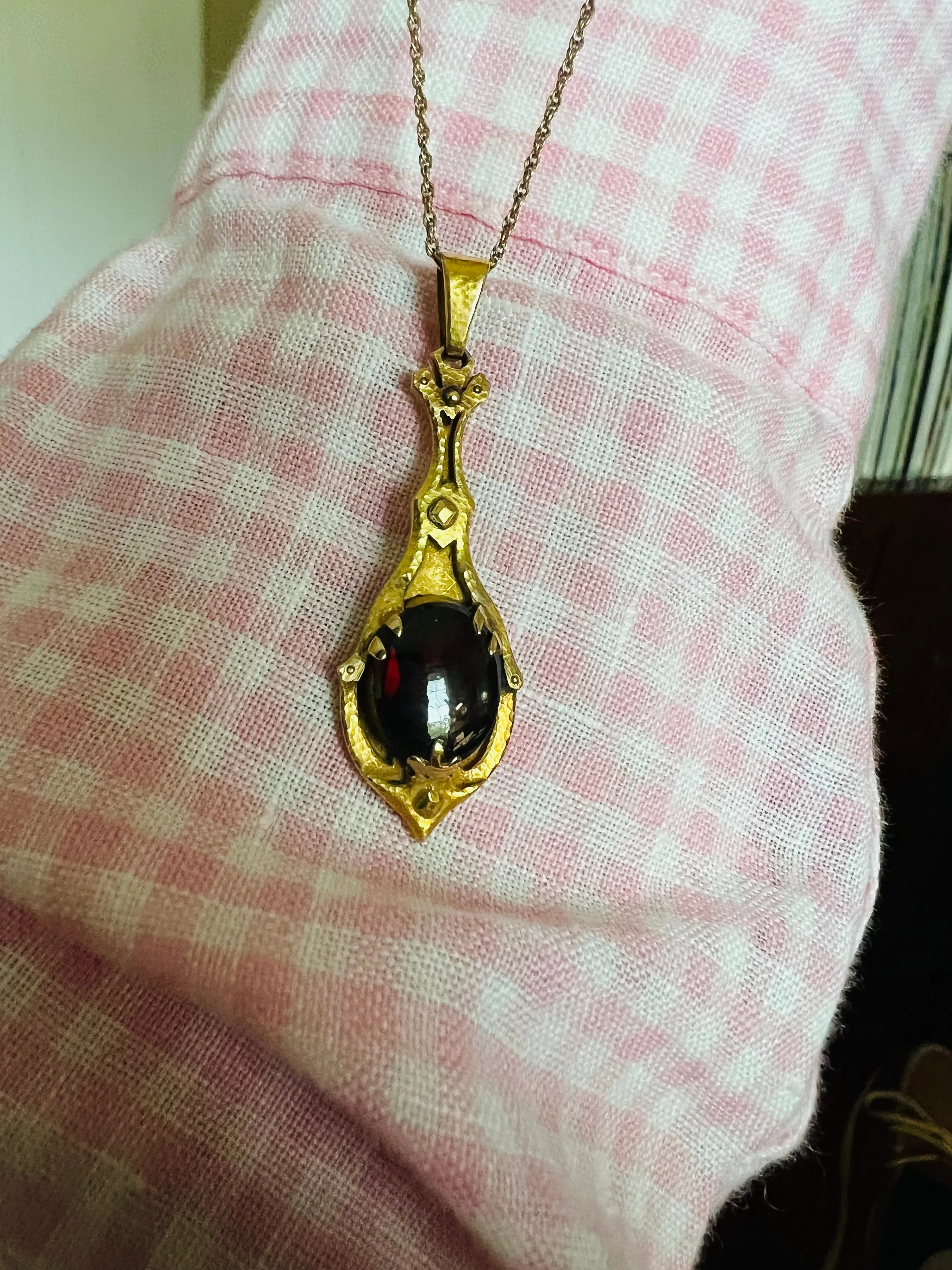 R. W. Edwards Victorian Garnet Yellow Gold Pendant Necklace