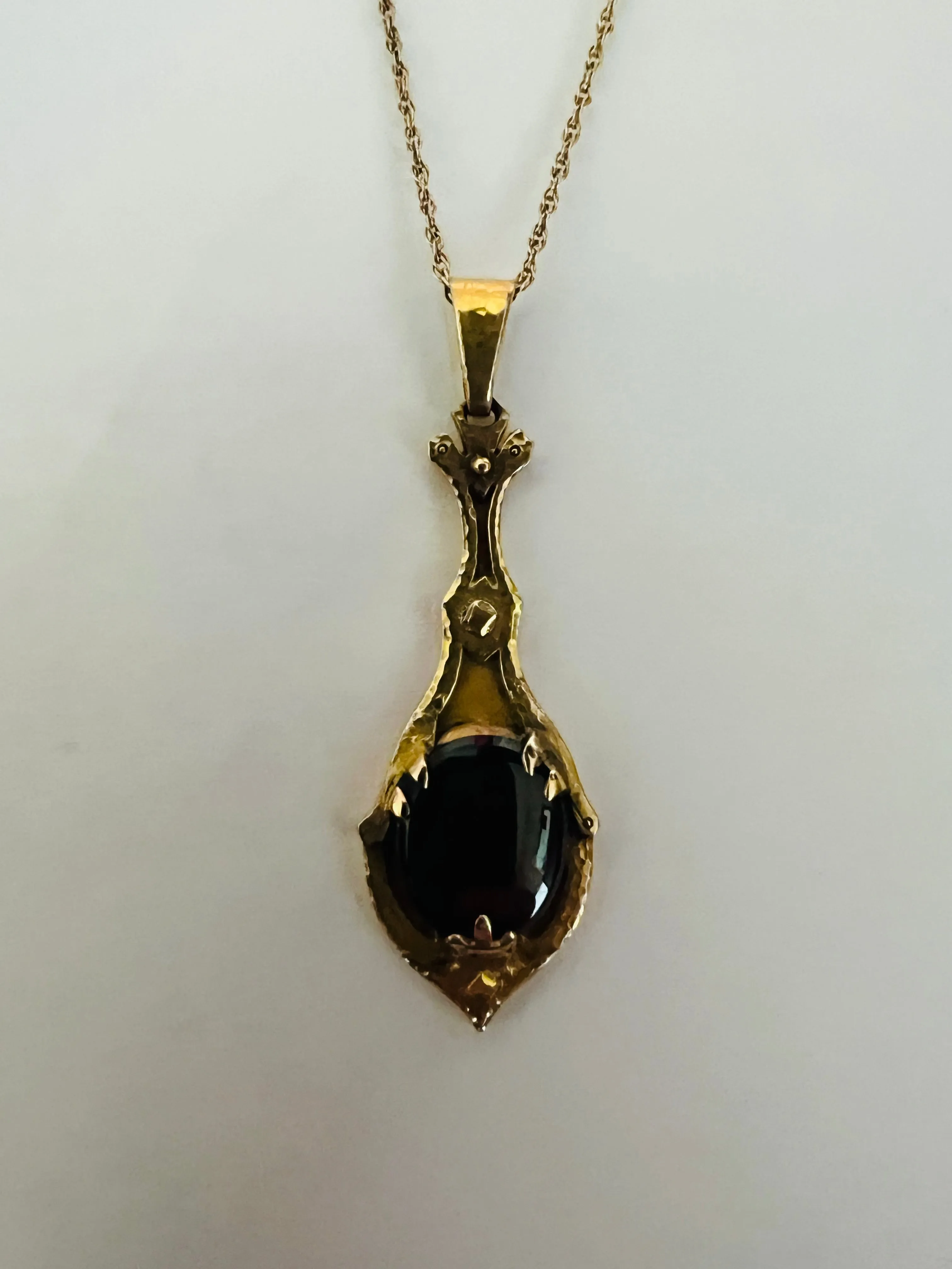 R. W. Edwards Victorian Garnet Yellow Gold Pendant Necklace
