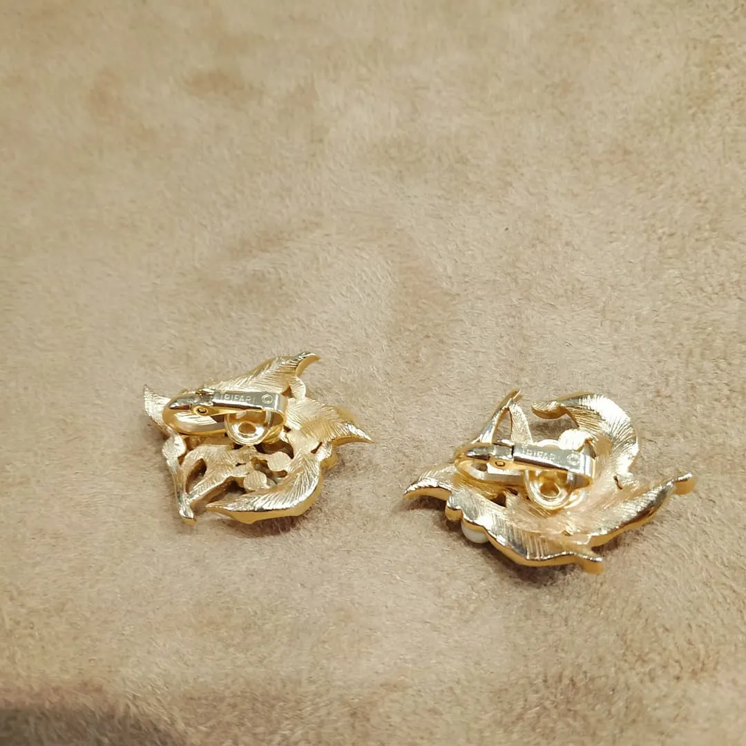 Trifari Pearl Leafy Vintage Earrings 001