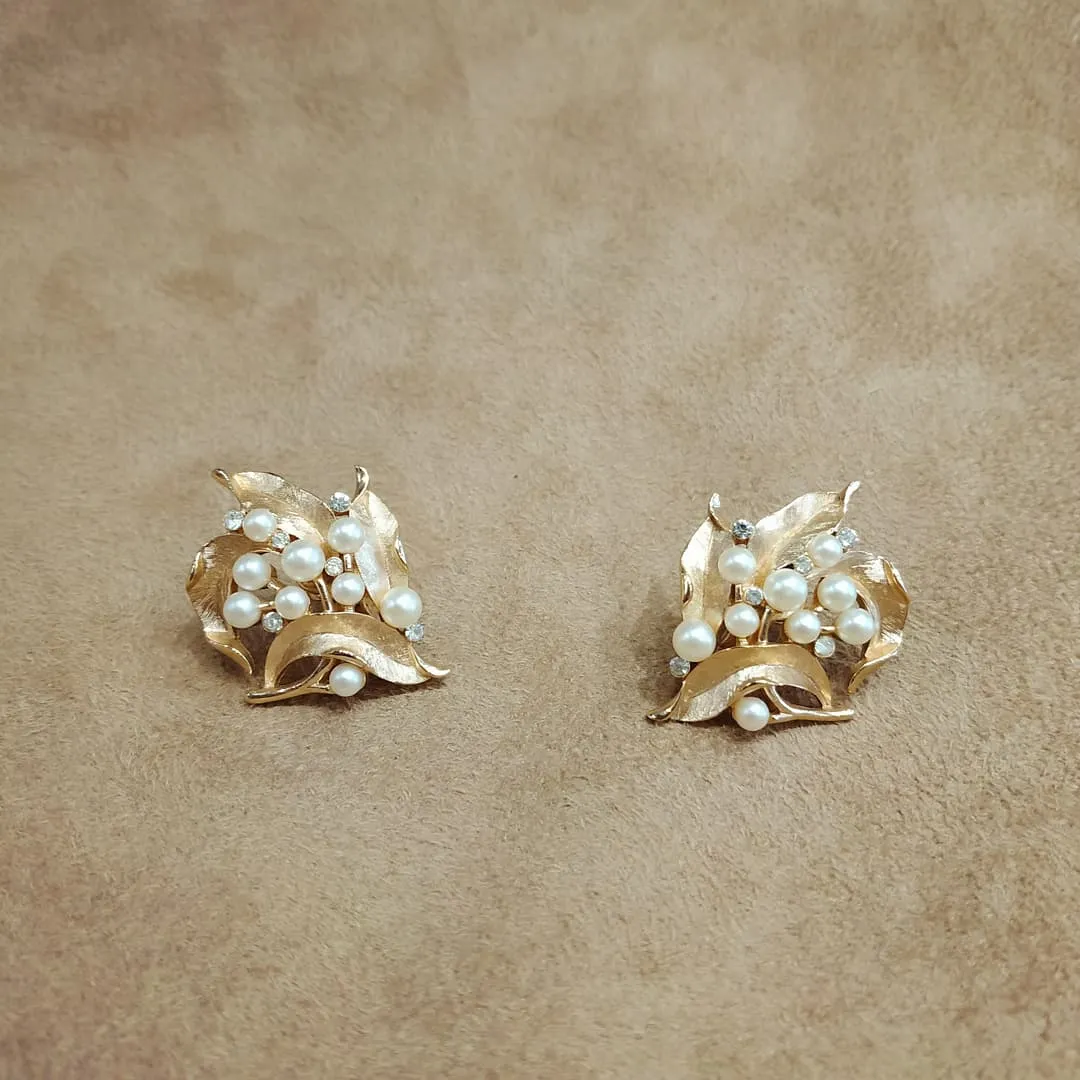 Trifari Pearl Leafy Vintage Earrings 001