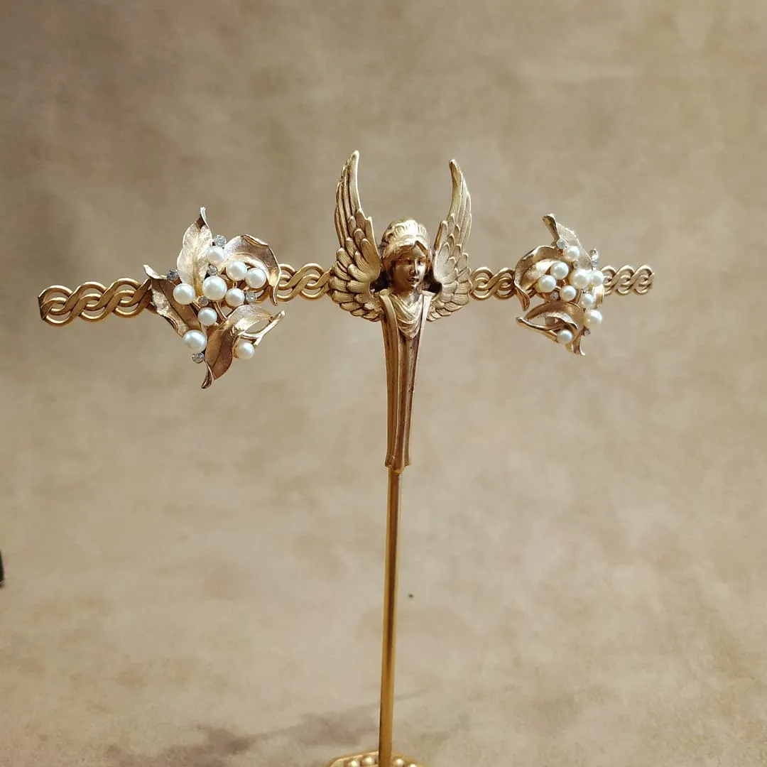 Trifari Pearl Leafy Vintage Earrings 001
