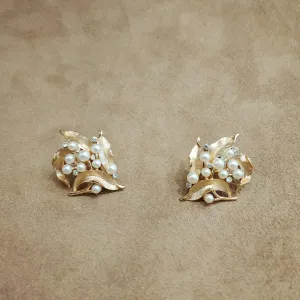 Trifari Pearl Leafy Vintage Earrings 001